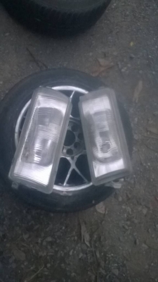 ไฟหน้าและไฟท้ายรถยนต์ nissan saloon