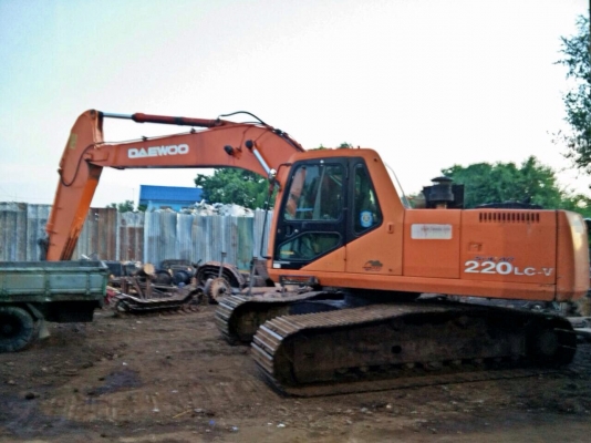 ขายด่วน DAEWOO 220-5 สภาพพร้อมใช้งาน