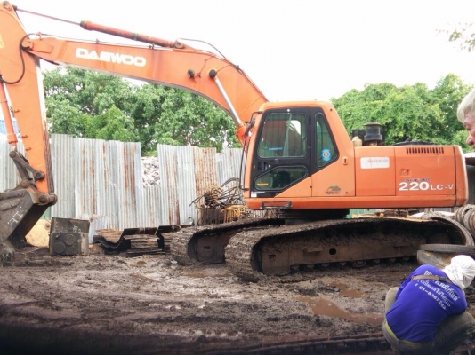 ขายด่วน DAEWOO 220-5 สภาพพร้อมใช้งาน