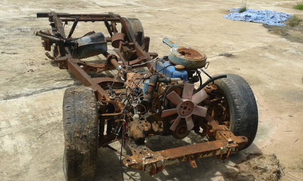 ขายคัสซีพร้อมเครื่อง เกียร์ NISSAN ช้างเหยีบ