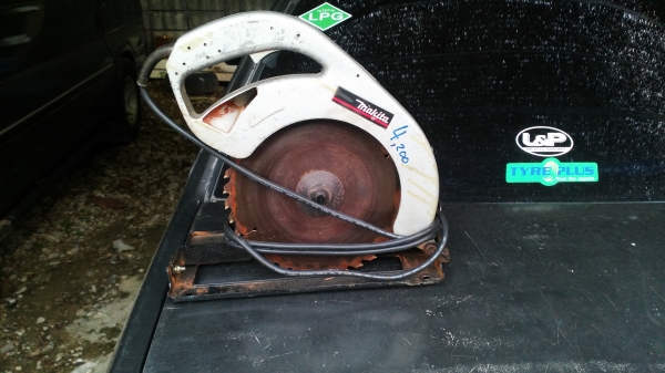 ขายวงเดือน makita 10"