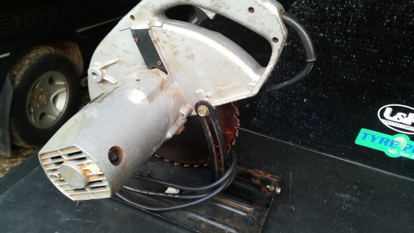 ขายวงเดือน makita 10"