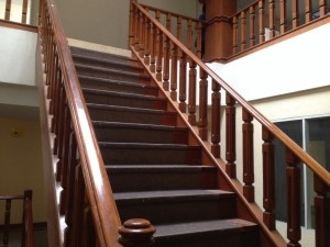 ชุดลูกไม้บรรไดไม้สักมีครบชุดครับเป็นไม้สักครับสนใจสอบถามได้ครับ