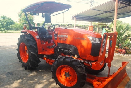 ขายรถไถ Kubota L 4708 (4WD) พร้อมดันหน้าและผานตราช้าง ขายรถไถ Kubota L 4708 (4WD) พร้อมดันหน้าและผานตราช้าง