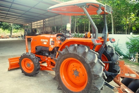 ขายรถไถ Kubota L 4708 (4WD) พร้อมดันหน้าและผานตราช้าง