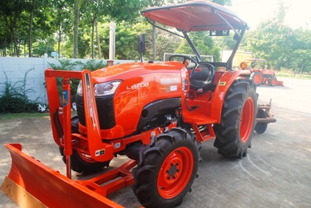 ขายรถไถ Kubota L 4708 (4WD) พร้อมดันหน้าและผานตราช้าง