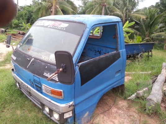 ขายกระบะบรรทุก รถหกล้อ มีสองอันกับหัวรถอีซูซุ ทีแอล ขายเหมาราคา 12,000 บ.หรือแยกขายได้ครับ ขายกระบะบรรทุก รถหกล้อ มีสองอันกับหัวรถอีซูซุ ทีแอล ขายเหมาราคา 12,000 บ.หรือแยกขายได้ครับ