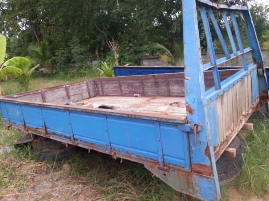 ขายกระบะบรรทุก รถหกล้อ มีสองอันกับหัวรถอีซูซุ ทีแอล ขายเหมาราคา 12,000 บ.หรือแยกขายได้ครับ