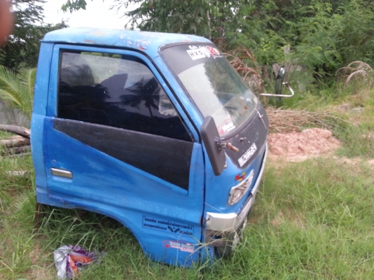 ขายกระบะบรรทุก รถหกล้อ มีสองอันกับหัวรถอีซูซุ ทีแอล ขายเหมาราคา 12,000 บ.หรือแยกขายได้ครับ ขายกระบะบรรทุก รถหกล้อ มีสองอันกับหัวรถอีซูซุ ทีแอล ขายเหมาราคา 12,000 บ.หรือแยกขายได้ครับ