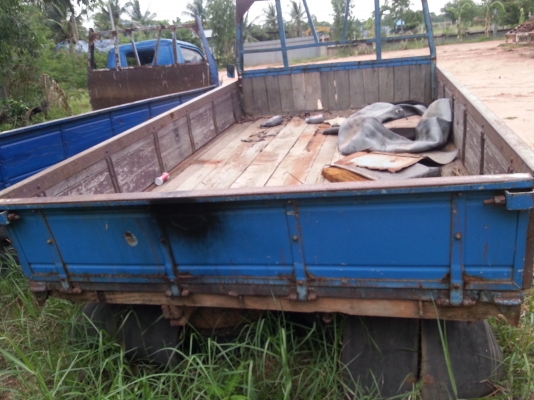 ขายกระบะบรรทุก รถหกล้อ มีสองอันกับหัวรถอีซูซุ ทีแอล ขายเหมาราคา 12,000 บ.หรือแยกขายได้ครับ ขายกระบะบรรทุก รถหกล้อ มีสองอันกับหัวรถอีซูซุ ทีแอล ขายเหมาราคา 12,000 บ.หรือแยกขายได้ครับ