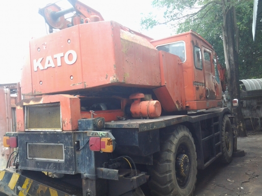 ต้องการขายรถเครน20ตันยี่ห้อกาโต้รุ่น3ไม่เคยมีหักไม่เคยมีดามสภาพพร้อมใช้สนใจติดต่อด่วนมาก่อนได้ก่อน