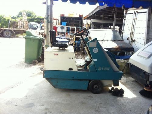 รถกวาดขยะ !!!   TENNANT    215E    รหัสสินค้า : 14001852   หรือเพิ่มเติมไดที่ www.nihonmono.com