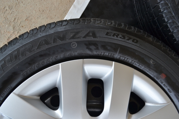 ขายล้อกะทะสวิฟ พร้อมยางbrigestone turanza er 370 175-65-15 กลางปี10 ไม่ปะไม่บวม