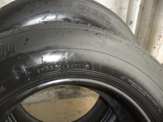 ยาง RIDGESTONE 195R15 ปี11 สวยๆ 4 เส้น ราคา 2000 บาท ยาง RIDGESTONE 195R15 ปี11 สวยๆ 4 เส้น ราคา 2000 บาท