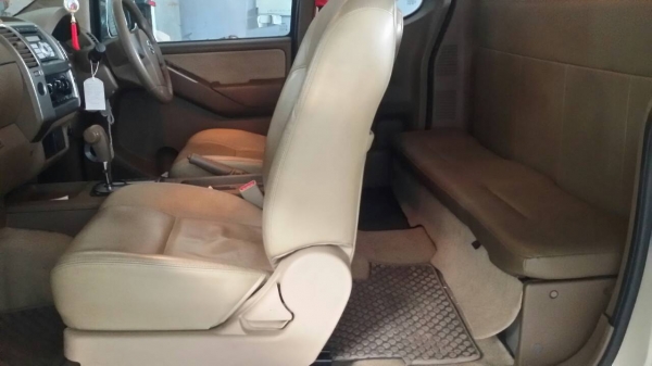 รถ nissun lx ปี2010