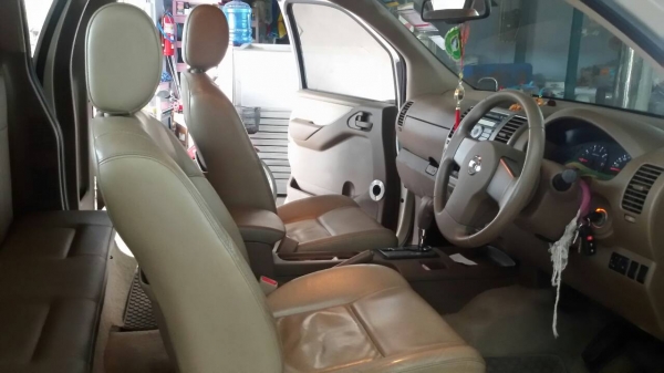 รถ nissun lx ปี2010