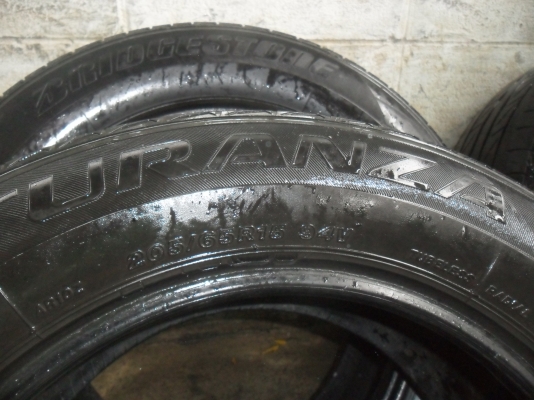 ยาง BRIDGESTONE 205/65R15 ปี11 สวยๆ 4 เส้น ราคา 2000 บาท