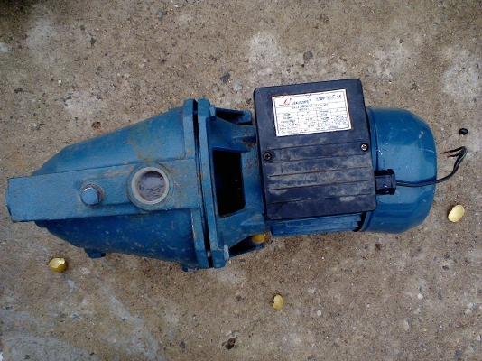 ปั้มน้ำ 1 นิ้ว 1 แรงสภาพเดิมๆครับพร้อมใช้ครับ  ขนาด 1 นิ้ว 1 แรงครับตัวใหญ่ครับราคานี้คุ้มมากครับ