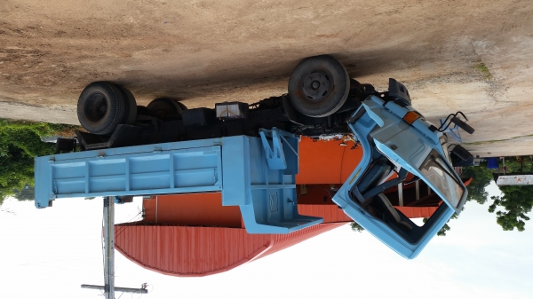 ขายรถ๖ล้อดั้มสภาพดีพร้อมใช้ 099-2489947