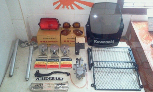 ส่งฟรีทุกชิ้น!! สาวก Kawasaki 2T เชิญทางนี้!! มือ1 ทั้งแท้และเทียม