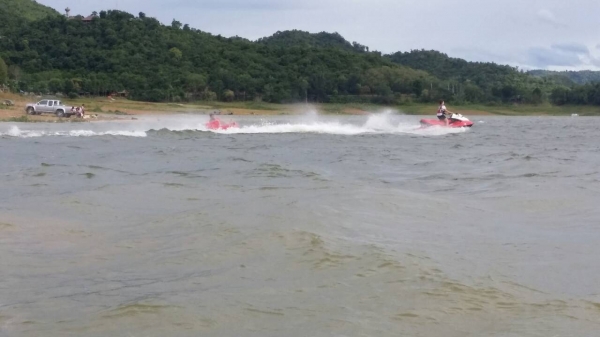 ขายของเล่นทางน้ำ Banana Boat 5 ที่นั่ง กับ Sofa 3 ที่นั่ง