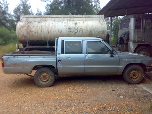 โตโยต้า 4 ประตู สภาพแห้งๆ