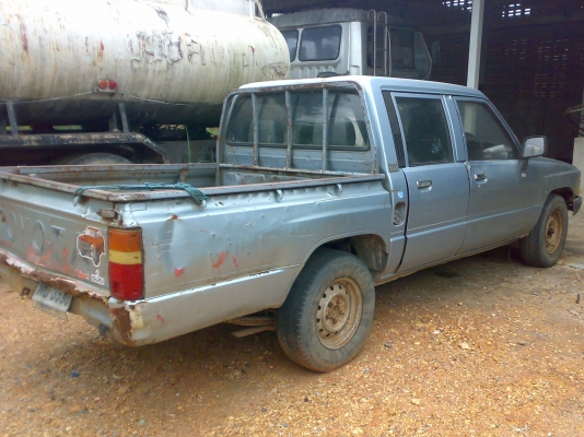 โตโยต้า 4 ประตู สภาพแห้งๆ โตโยต้า 4 ประตู สภาพแห้งๆ