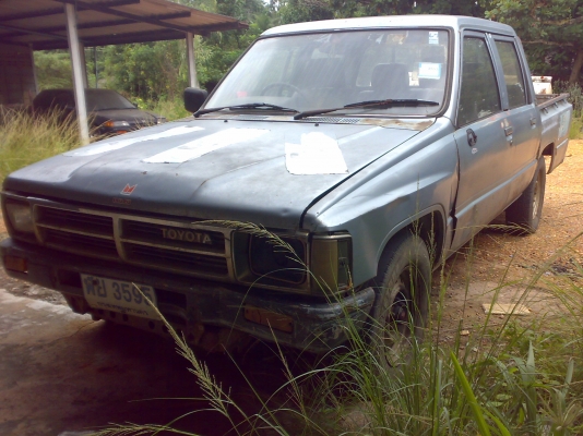 โตโยต้า 4 ประตู สภาพแห้งๆ โตโยต้า 4 ประตู สภาพแห้งๆ