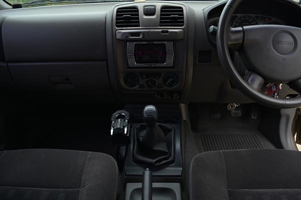 รถบ้านเจ้าของขายเองครับ ราคาโดนใจ จะไปเรียนต่อต่างประเทศครับ ISUZU HILANDERcab4 3.0 ปี2004 ไมล์115,xxx