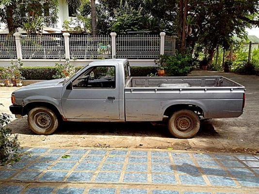 ขายnissan big m ปี92 เครืองเบ็นซิน ไม่เคยติดแก๊ส