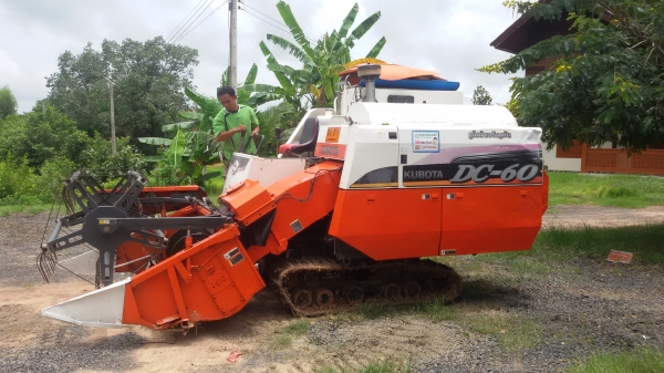 ขายรถเกี่ยวข้าว kubota dc60 plus พร้อมเล่มทะเบียน