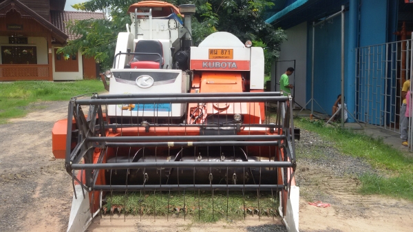 ขายรถเกี่ยวข้าว kubota dc60 plus พร้อมเล่มทะเบียน ขายรถเกี่ยวข้าว kubota dc60 plus พร้อมเล่มทะเบียน