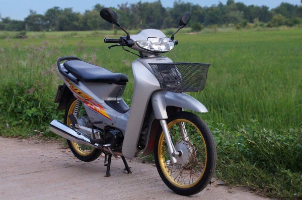 ขาย HONDA WAVE 100 ปี 45 เครื่องเดิม เดิม ดี มาก มาก เดินเบา นิ่ง เงียบ รถผู้หญิงใช้ ครับ สภาพ สด สะอาด ตามรูป ครับ เอกสาร ทะเบียนพร้อมโอน ภาษี พ ร บ 2557