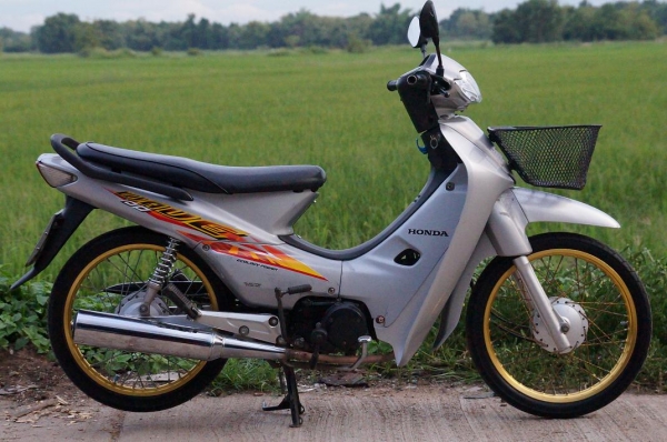 ขาย HONDA WAVE 100 ปี 45 เครื่องเดิม เดิม ดี มาก มาก เดินเบา นิ่ง เงียบ รถผู้หญิงใช้ ครับ สภาพ สด สะอาด ตามรูป ครับ เอกสาร ทะเบียนพร้อมโอน ภาษี พ ร บ 2557