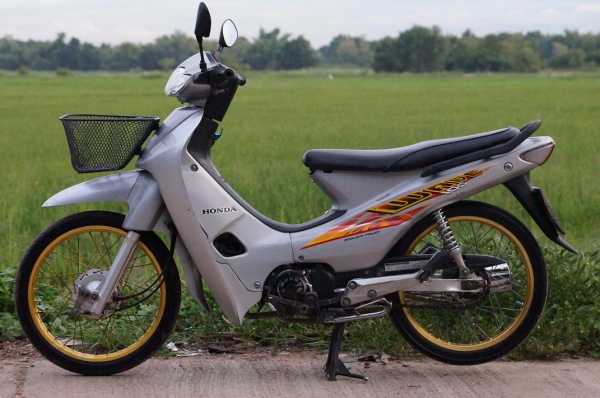 ขาย HONDA WAVE 100 ปี 45 เครื่องเดิม เดิม ดี มาก มาก เดินเบา นิ่ง เงียบ รถผู้หญิงใช้ ครับ สภาพ สด สะอาด ตามรูป ครับ เอกสาร ทะเบียนพร้อมโอน ภาษี พ ร บ 2557
