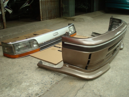 ขายกันชนพร้อมไฟรถตู้4000