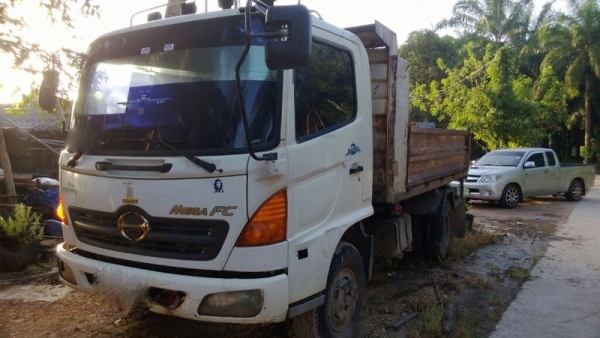 รถฮีโน่ 6 ล้อดั้ม FC4J 170 แรงม้า. ปี 49 สนใจติดต่อ 081 - 6079515 รถฮีโน่ 6 ล้อดั้ม FC4J 170 แรงม้า. ปี 49 สนใจติดต่อ 081 - 6079515