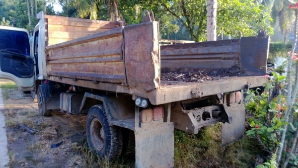 รถฮีโน่ 6 ล้อดั้ม FC4J 170 แรงม้า. ปี 49 สนใจติดต่อ 081 - 6079515 รถฮีโน่ 6 ล้อดั้ม FC4J 170 แรงม้า. ปี 49 สนใจติดต่อ 081 - 6079515