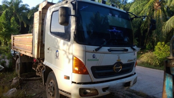 รถฮีโน่ 6 ล้อดั้ม FC4J  170 แรงม้า. ปี 49    สนใจติดต่อ 081 - 6079515