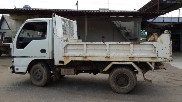 รถหกล้อ ISUZU NKR รถปี 50