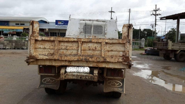 รถหกล้อ ISUZU NKR รถปี 50