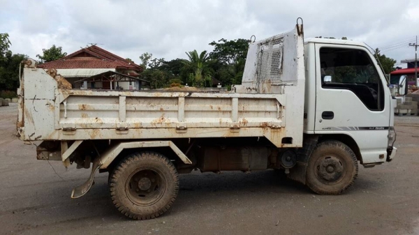 รถหกล้อ ISUZU NKR รถปี 50