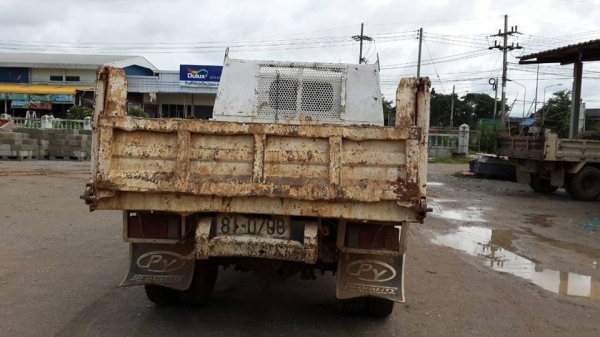 รถหกล้อ ISUZU NKR รถปี 50