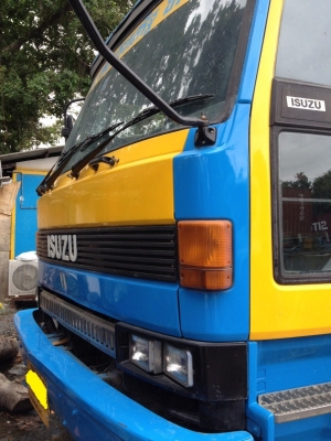ขายหัวลาก6ล้อ ISUZU GIGAเครื่อง 320 แรงม้า มี2คัน ให้เลือก สภาพสวยพร้อมใช้ ราคาต่อรองได้ ติดต่อได้ที่คุณ อ๊อฟ พิจิตร 086-737-9991