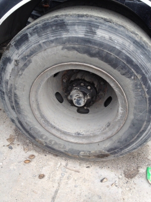 ขายหัวลาก6ล้อ ISUZU GIGAเครื่อง 320 แรงม้า มี2คัน ให้เลือก สภาพสวยพร้อมใช้ ราคาต่อรองได้ ติดต่อได้ที่คุณ อ๊อฟ พิจิตร 086-737-9991