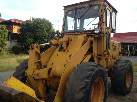 ขายรถตัก KOMATSU 510 กรองคู่ เก่านอก เอกสารอิมวอย สภาพพร้อมใช้ ราคาต่อรองได้ ติดต่อได้ที่คุณ อ๊อฟ พิจิตร 086-737-9991