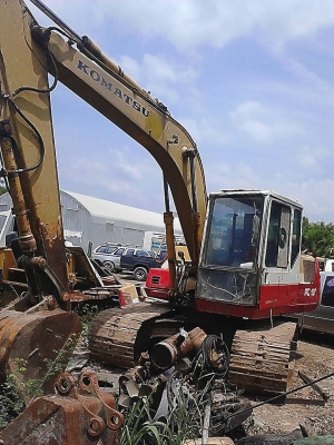 ขายKOMATSU PC100-5สภาพสวยพร้อมใช้ ราคาต่อรองได้ ติดต่อได้ที่คุณ อ๊อฟ พิจิตร 086-737-9991