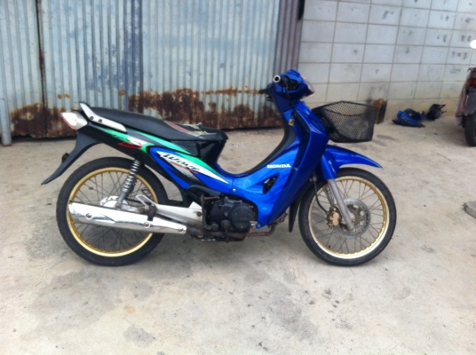 ขาย เวพ 125    ราคา 13000  เอกสารเล่มทะเบียนพร้อมโอน  087 562 6770   อยู่  กทม  ถนนพัฒนาการ