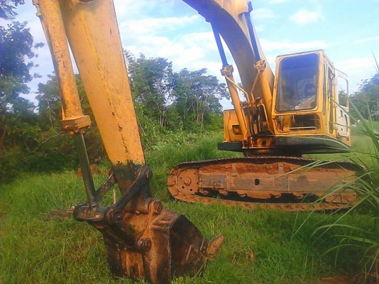 ***ขายแล้วครับขอบคุณ Truck2hand ขายแบคโฮ ราคาเบาๆ KOMATSU PC200-1 เครื่องเดิมปั้มเดิม เครื่องKOMATSU 6D105-100HP 6สูบ เครื่องดี แน่นดี แรง ปั้มดี แรงดี ทำงานดีไม่โหลด บูมอาร์มสวยไม่ปะไม่ดาม ไม่มีร้าว เอวแน่นดี ช่วงล่าง70-75\% แทร็กดีครบ เฟรมดีไม่ผุ โรลเลอร