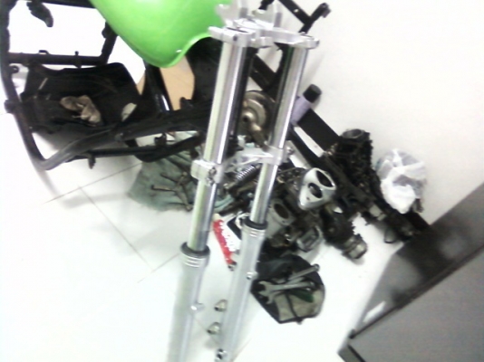 ขายด่วน ชุดเฟรม อิลิมิเนเตอร์ กับ ถังน้ำมัน KAWASAKI ninja 650 CC ราคา 6500 บาท